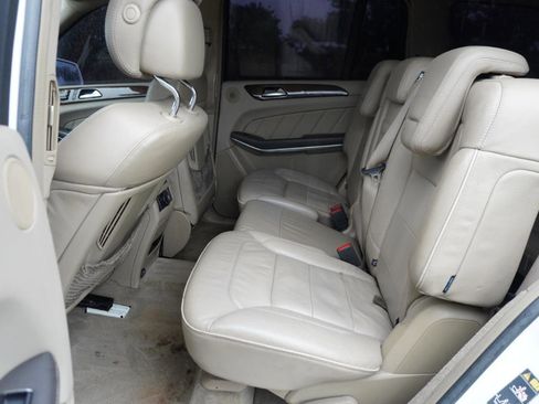 Used 2013 Mercedes-Benz GL 550 4MATIC image 27