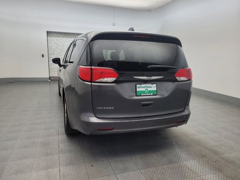 Used 2022 Chrysler Voyager LX FWD image 6