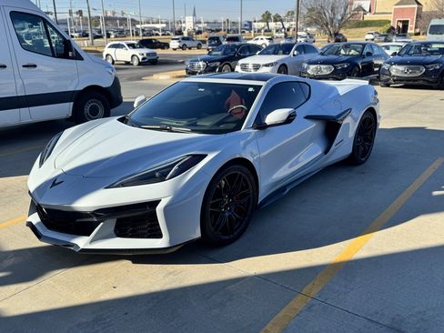 Used 2023 Chevrolet Corvette Z06 image 2