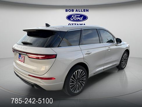 Used 2022 Lincoln Corsair Grand Touring image 9