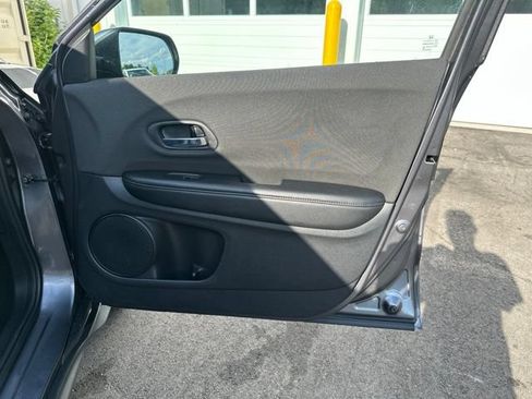 Used 2021 Honda HR-V LX image 11