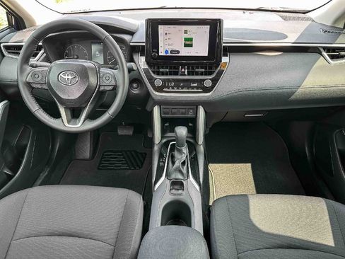 Used 2025 Toyota Corolla Cross LE w/ Moonroof Package FWD image 11
