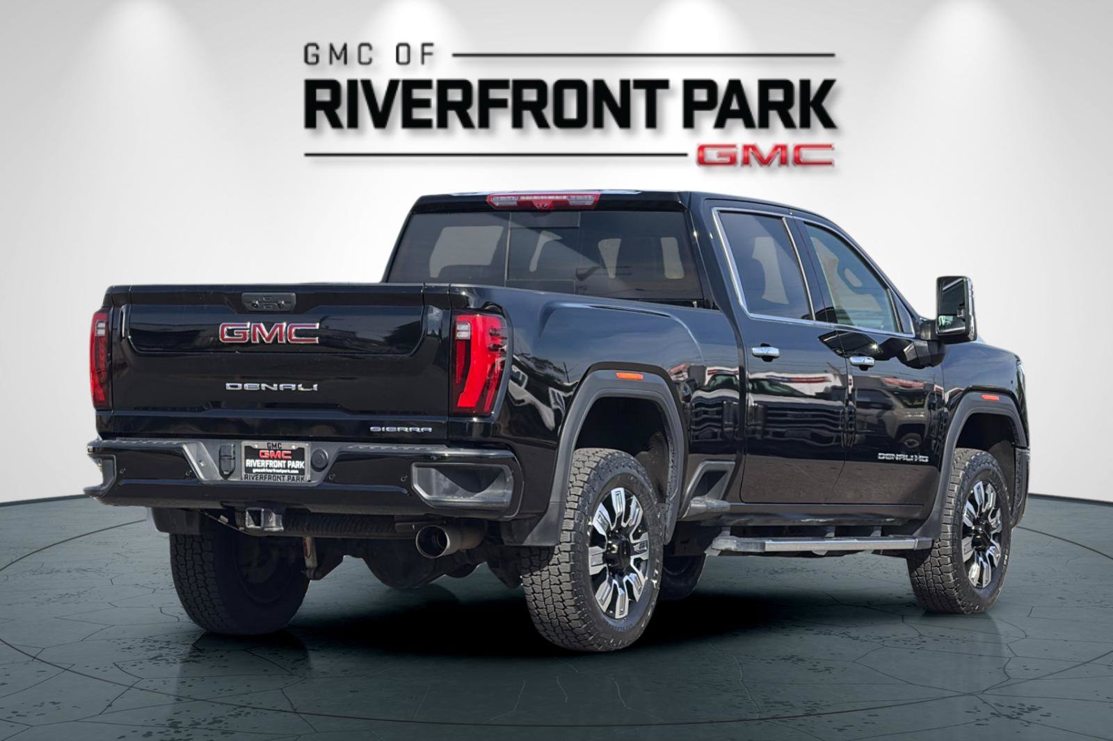 Used 2025 GMC Sierra 3500 Denali w/ Denali Reserve Package AWD/4WD image 3