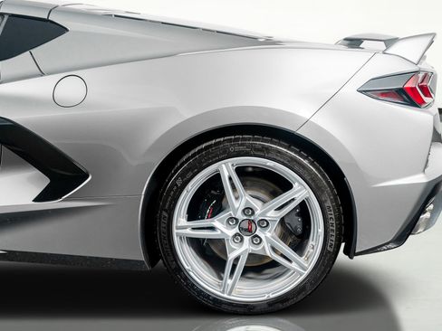 Used 2023 Chevrolet Corvette Stingray Coupe w/ Z51 Performance Package image 17