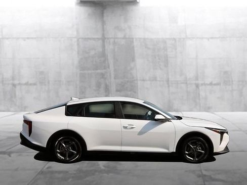 Used 2025 Kia K4 FWD image 5