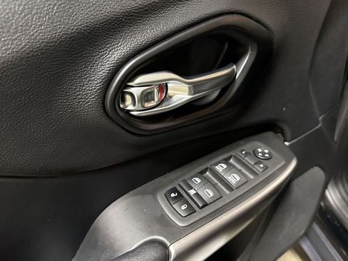 Used 2022 Jeep Cherokee Latitude Lux AWD/4WD image 20