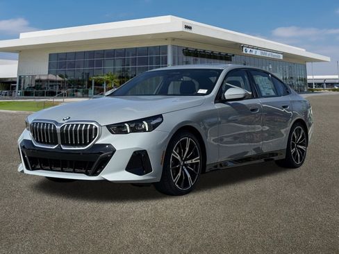 New 2026 BMW 530i xDrive w/ M Sport Package image 5