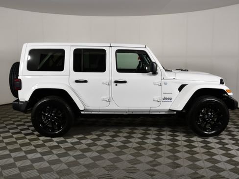 Used 2024 Jeep Wrangler Unlimited Sahara AWD/4WD image 5