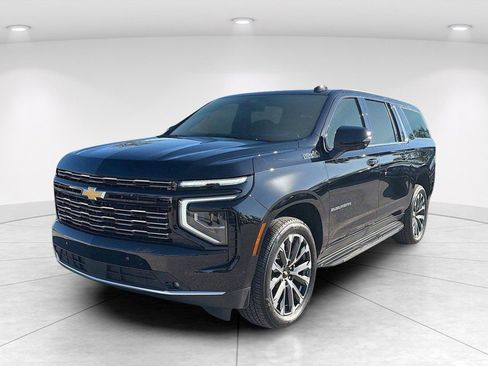 Used 2025 Chevrolet Suburban High Country image 8