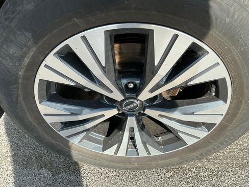 Used 2023 Nissan Rogue SV w/ SV Premium B Package image 10