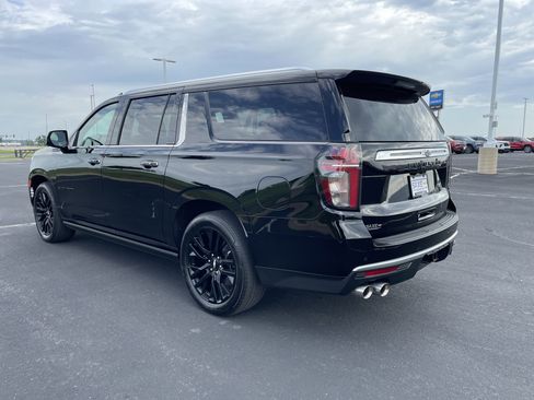 Used 2023 Chevrolet Suburban High Country AWD/4WD image 3