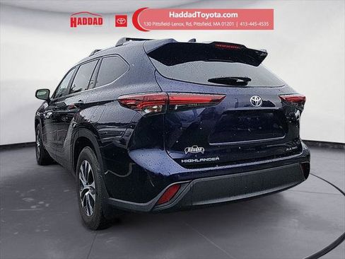 Certified 2024 Toyota Highlander XLE image 3