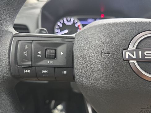Used 2025 Nissan Rogue S AWD/4WD image 14