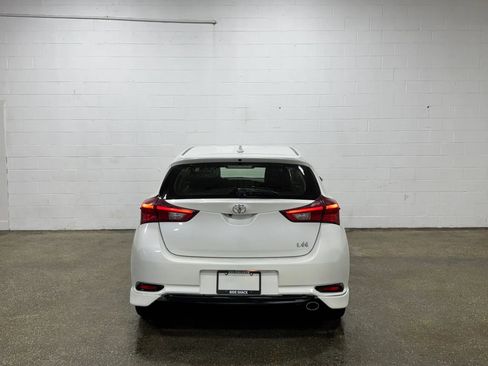 Used 2018 Toyota Corolla iM w/ All-Weather Mat Package FWD image 4
