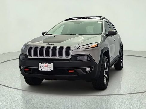 Used 2016 Jeep Cherokee Trailhawk w/ Comfort/Convenience Group AWD/4WD image 2