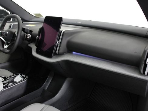 New 2026 Volvo EX30 Cross Country Ultra image 9