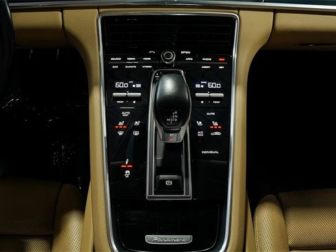 Used 2020 Porsche Panamera 4 image 43