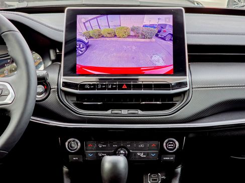 Used 2024 Jeep Compass Latitude w/ Sun and Sound Group image 21