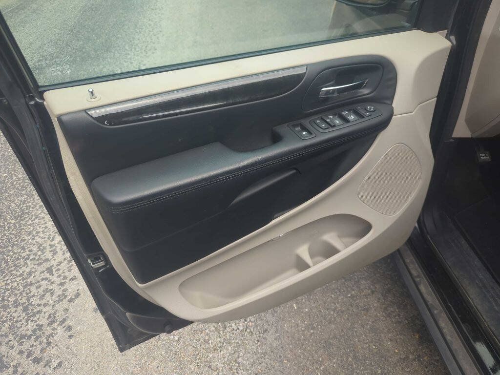 Used 2016 Dodge Grand Caravan SE w/ Quick Order Package 29E SE FWD image 7