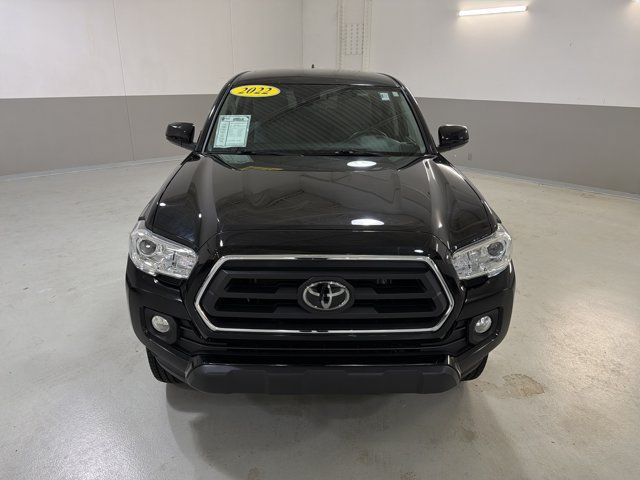 Used 2022 Toyota Tacoma SR5 AWD/4WD image 3