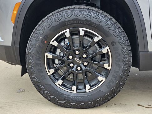 New 2026 Chevrolet Traverse Z71 w/ Driver Confidence Package image 14