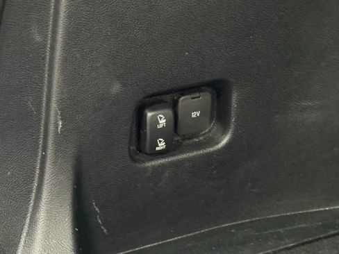 Used 2020 Ford Edge Titanium image 38