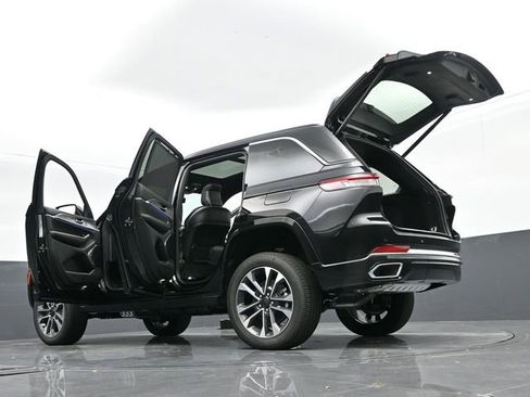 Used 2024 Jeep Grand Cherokee Overland w/ Advanced Protech Group III image 70