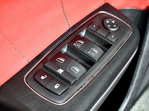 Used 2018 Dodge Charger SXT image 15