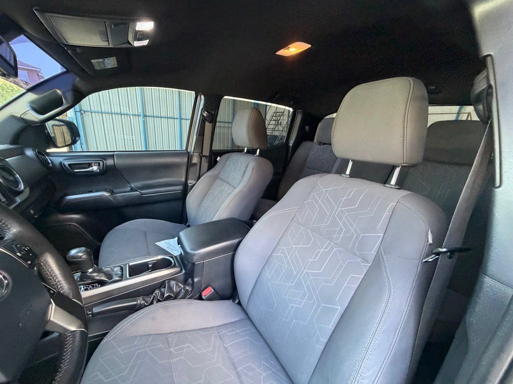 Used 2019 Toyota Tacoma TRD Sport w/ Technology Package RWD image 7