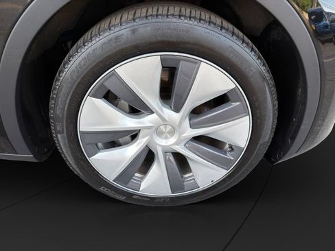 Used 2023 Tesla Model Y Long Range AWD/4WD image 24