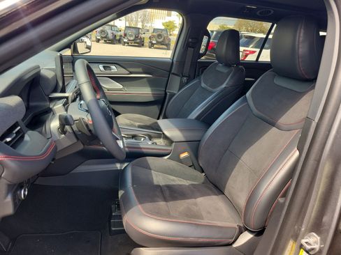 Used 2025 Ford Explorer ST w/ Sun And Sound Package image 8