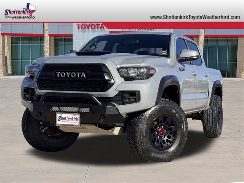 Used 2017 Toyota Tacoma TRD Pro image 1