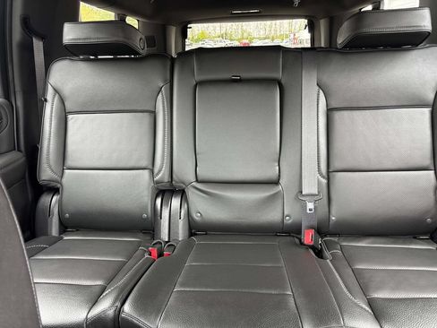 Used 2023 GMC Yukon XL Denali AWD/4WD image 12