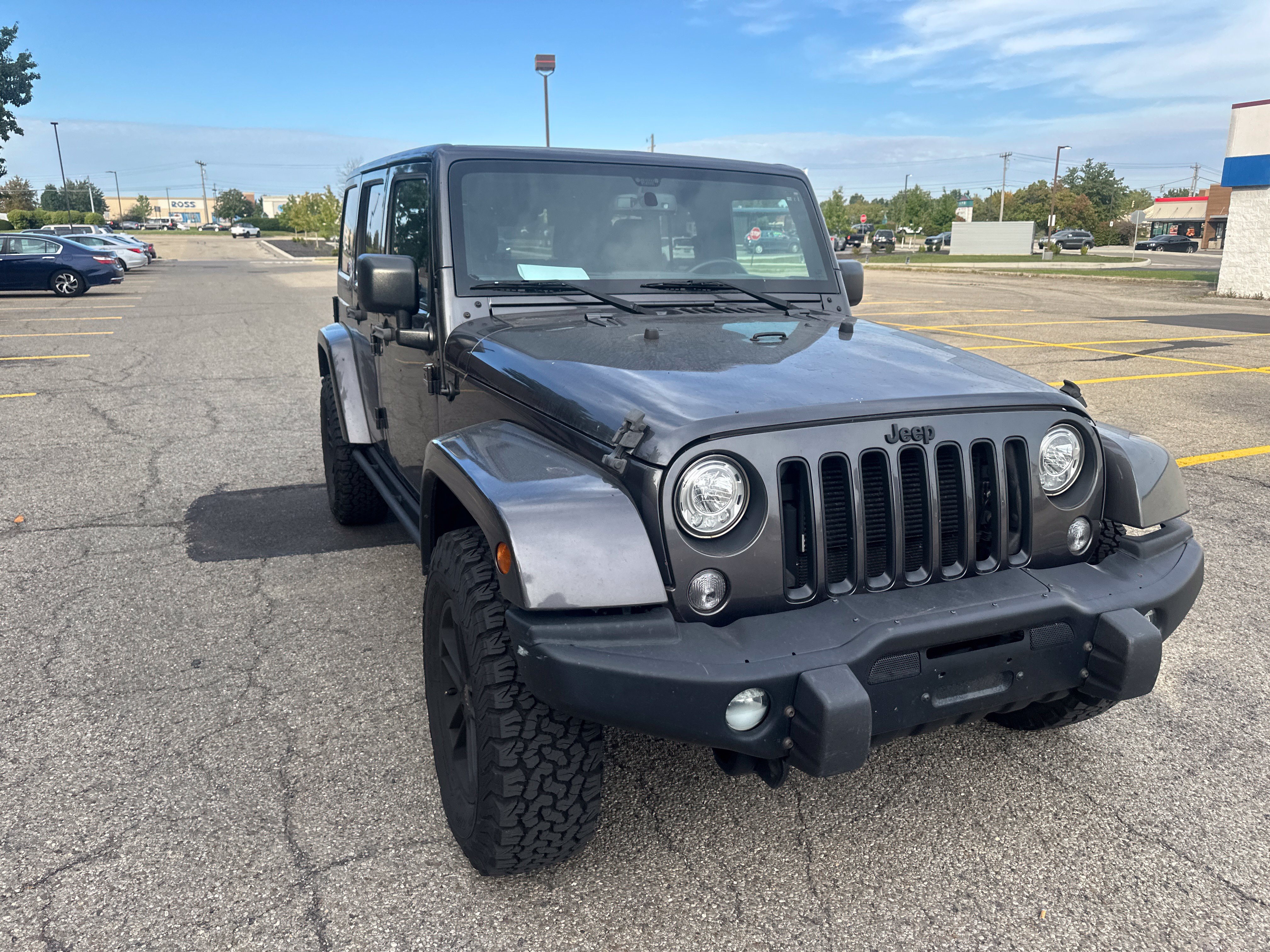 Used 2017 Jeep Wrangler Unlimited Sahara AWD/4WD image 14