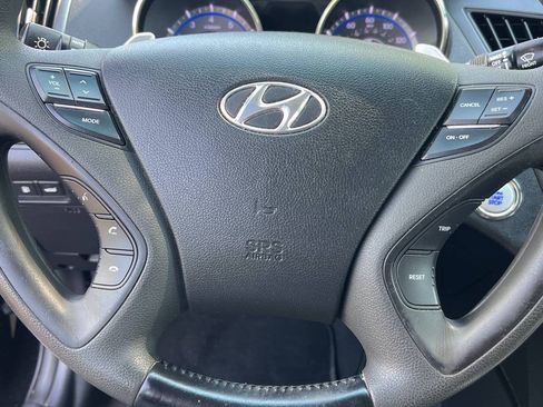 Used 2011 Hyundai Sonata SE w/ Navigation & Sunroof Pkg 4 FWD image 9