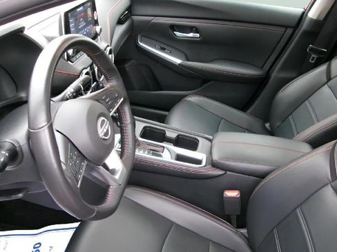 Used 2025 Nissan Sentra SR w/ SR Premium Package FWD image 13