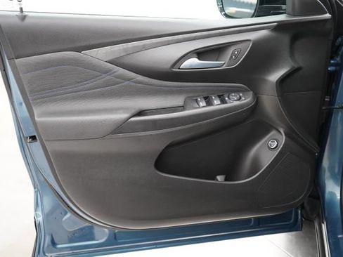 Used 2024 Buick Envista Sport Touring w/ Convenience I Package FWD image 9