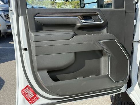 Used 2025 Chevrolet Silverado 2500 LT w/ Convenience Package image 32