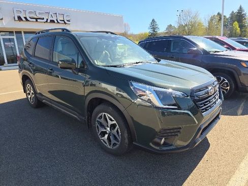 Used 2022 Subaru Forester Premium AWD/4WD image 3