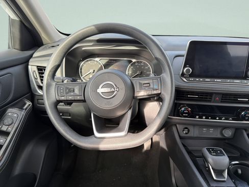 Used 2024 Nissan Rogue SV image 73