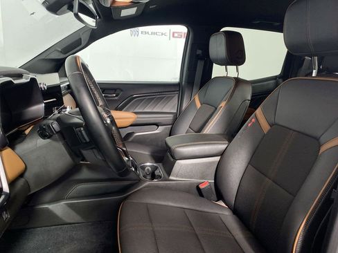 Used 2023 GMC Canyon AT4 w/ Technology Package AWD/4WD image 11