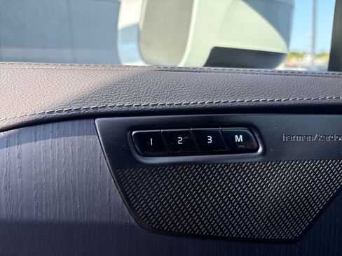 Certified 2025 Volvo XC90 T8 Ultra w/ Protection Package Premier image 14