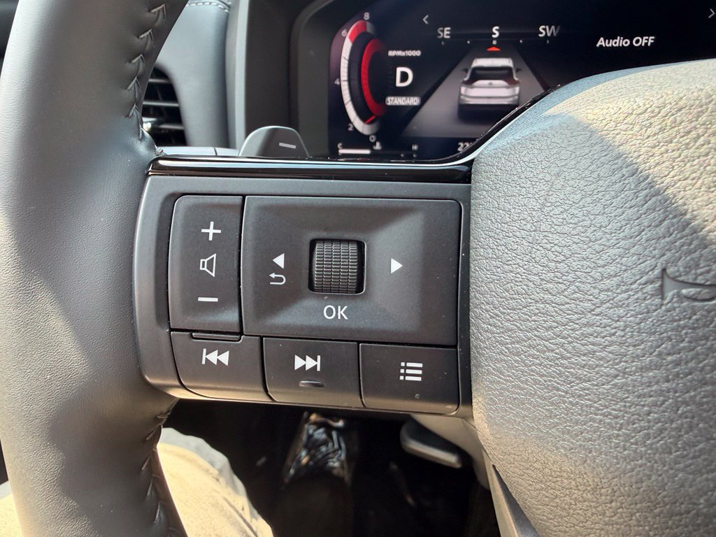 Used 2025 Nissan Rogue SL FWD image 19