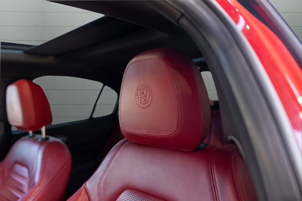 Used 2022 Alfa Romeo Giulia Veloce RWD image 39