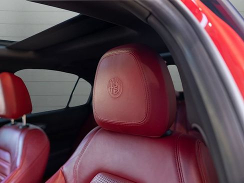 Used 2022 Alfa Romeo Giulia Veloce RWD image 39