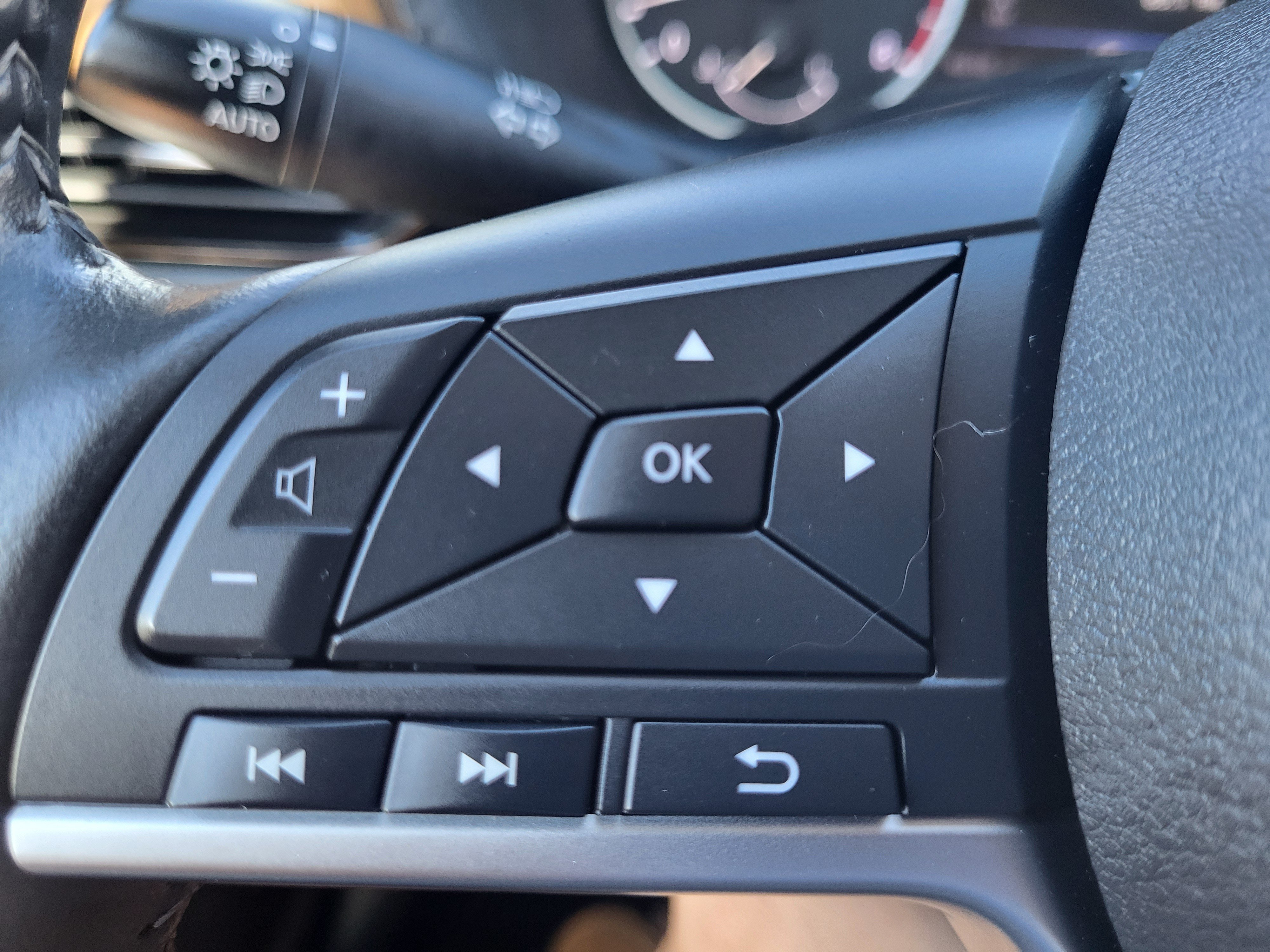 Certified 2025 Nissan Sentra SV w/ SV Premium Package FWD image 30