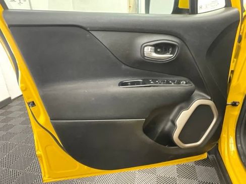 Used 2016 Jeep Renegade Latitude w/ Cold Weather Group AWD/4WD image 12