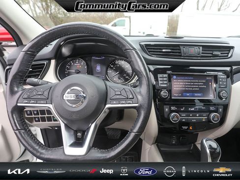 Used 2018 Nissan Rogue Sport SL w/ SL Premium Package image 13