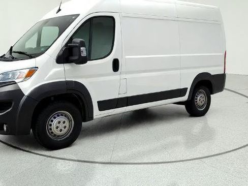 Used 2024 RAM ProMaster 2500 w/ Convenience Group FWD image 3