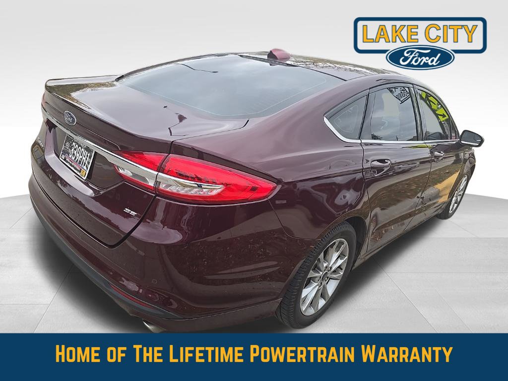 Used 2017 Ford Fusion SE w/ Fusion SE Technology Package FWD image 6